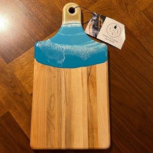 NWT LYNN & LIANA HAND MADE ACACIA WOOD AND RESIN CUTTING BOARD - ONE OF A KIND!